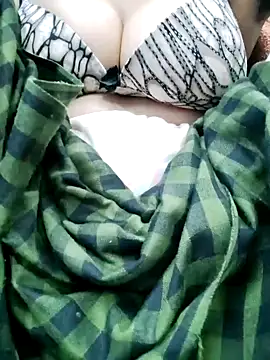 Snapshot of Shana-12 chatting on 12.28.24 Shana-12 online show from 12.28.24