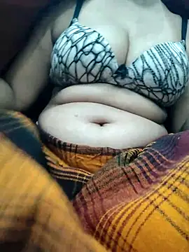 Snapshot of Shana-12 chatting on 12.31.24 Shana-12 online show from 12.31.24