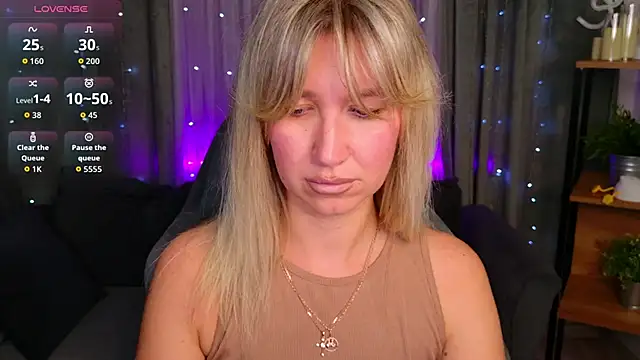 Snapshot of MilaBott chatting on 06.11.26 MilaBott online show from 06.11.26