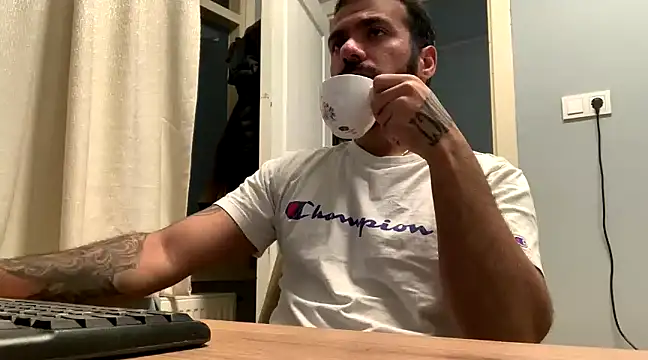 Snapshot of themany29 chatting on 12.17.24 themany29 online show from 12.17.24