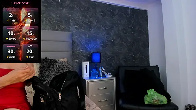 Bella Evans  online show from 04.30.26