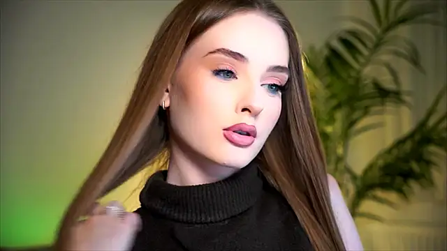 petitegonwiild online show from 10.27.25