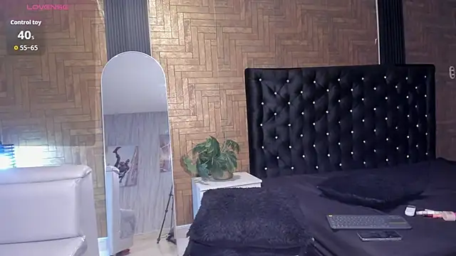 Snapshot of Laross25 chatting on 07.15.26 Laross25 online show from 07.15.26