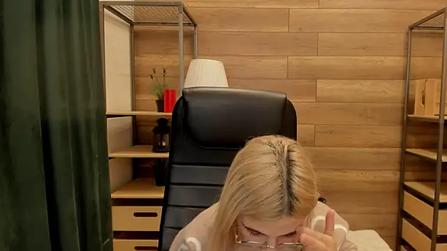 Snapshot of Moon13152 chatting on 01.07.25 Moon13152 online show from 01.07.25