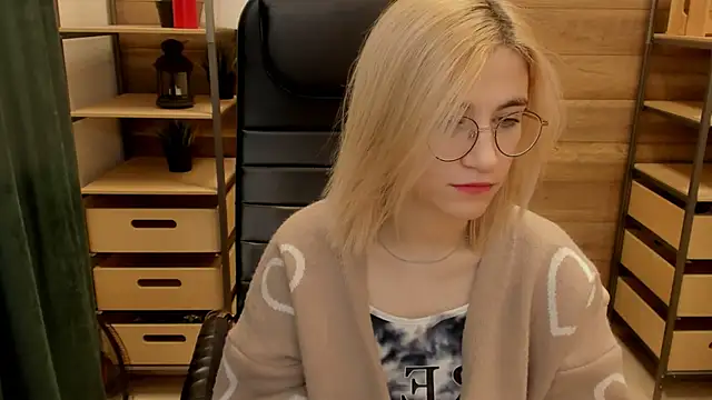 Snapshot of Moon13152 chatting on 01.08.25 Moon13152 online show from 01.08.25