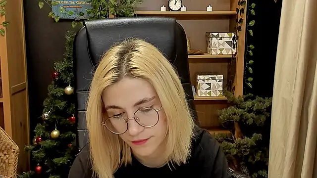 Snapshot of Moon13152 chatting on 01.19.25 Moon13152 online show from 01.19.25
