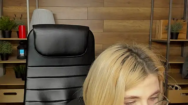 Snapshot of Moon13152 chatting on 01.23.25 Moon13152 online show from 01.23.25