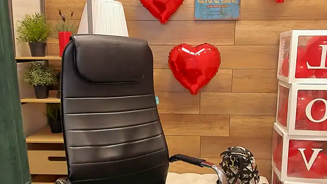 Snapshot of Moon13152 chatting on 02.18.25 Moon13152 online show from 02.18.25