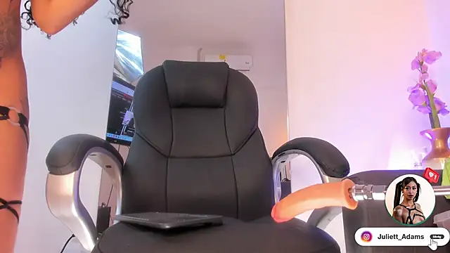 Juliett Adams  online show from 10.18.25