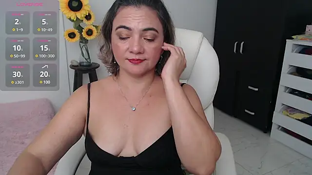 Chiraz hasnaa online show from 12.16.24