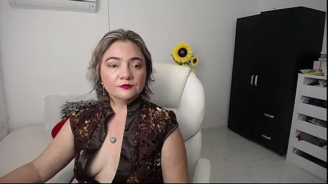 Chiraz hasnaa online show from 01.03.25