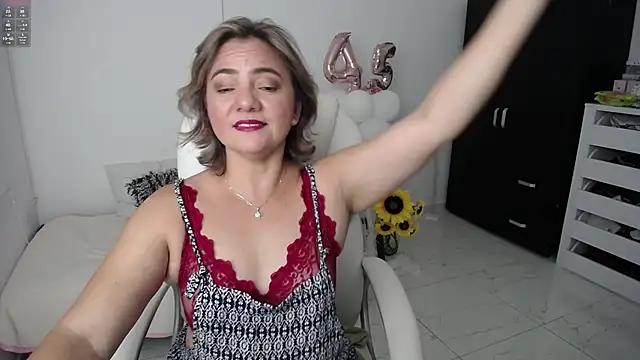 Chiraz hasnaa online show from 01.25.25