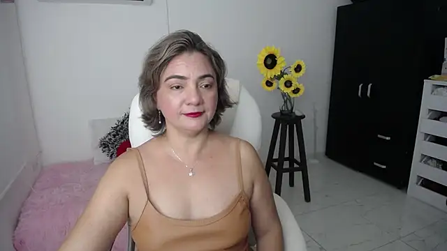 Chiraz hasnaa online show from 02.20.25