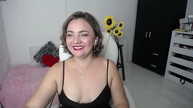 Chiraz hasnaa online show from 02.21.25