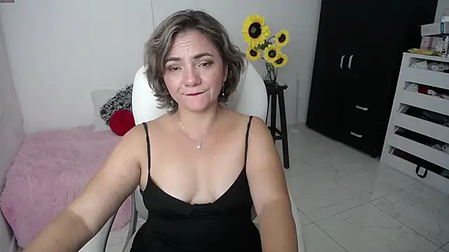 Chiraz hasnaa online show from 02.22.25