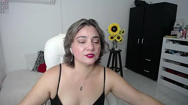 Chiraz hasnaa online show from 03.06.25