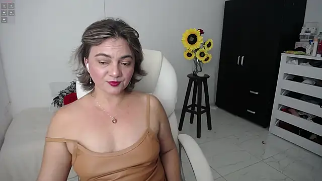 Chiraz hasnaa online show from 03.09.25