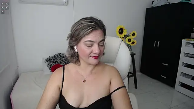 Chiraz hasnaa online show from 03.14.25