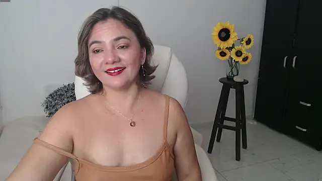 Chiraz hasnaa online show from 03.21.25