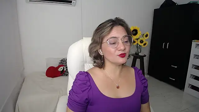 Chiraz hasnaa online show from 03.22.25