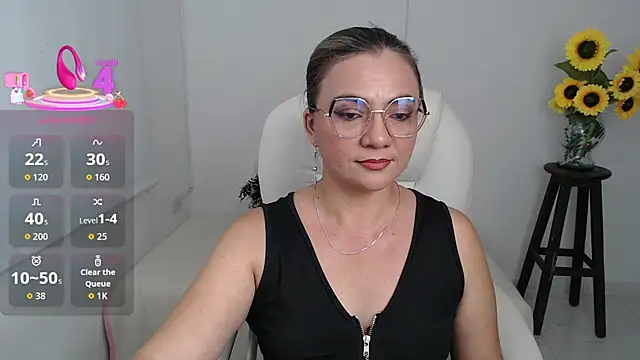 Chiraz hasnaa online show from 10.15.25