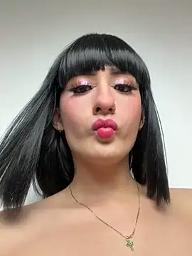 Snapshot of HotStar_yes chatting on 10.29.25 HotStar yes online show from 10.29.25