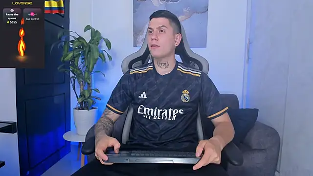 Yeiko Romero  online show from 11.04.25