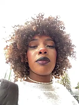 Snapshot of TIFFANYYSTAR chatting on 02.20.25 TIFFANYYSTAR online show from 02.20.25