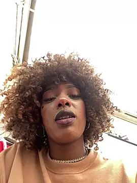 Snapshot of TIFFANYYSTAR chatting on 02.26.25 TIFFANYYSTAR online show from 02.26.25