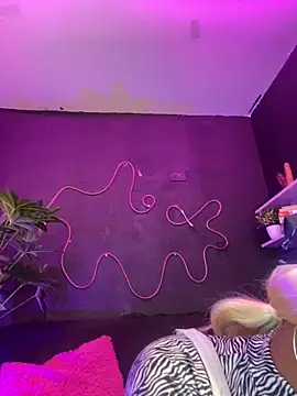 Snapshot of TIFFANYYSTAR chatting on 09.29.25 TIFFANYYSTAR online show from 09.29.25