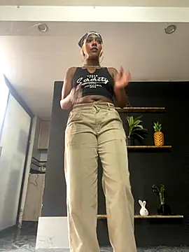 Snapshot of TIFFANYYSTAR chatting on 09.30.25 TIFFANYYSTAR online show from 09.30.25