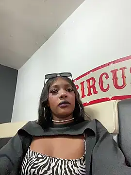 Snapshot of TIFFANYYSTAR chatting on 10.23.25 TIFFANYYSTAR online show from 10.23.25