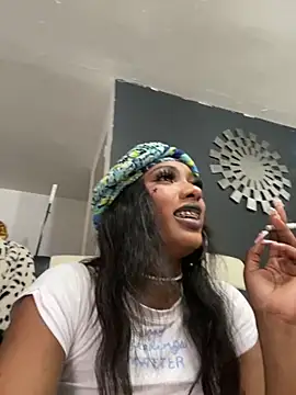 Snapshot of TIFFANYYSTAR chatting on 11.10.25 TIFFANYYSTAR online show from 11.10.25