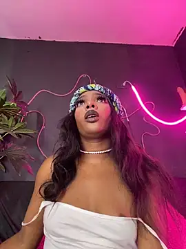 Snapshot of TIFFANYYSTAR chatting on 11.11.25 TIFFANYYSTAR online show from 11.11.25