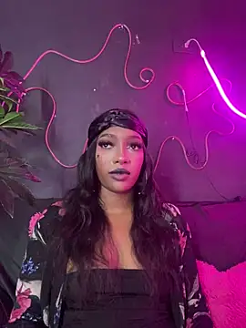 Snapshot of TIFFANYYSTAR chatting on 11.13.25 TIFFANYYSTAR online show from 11.13.25