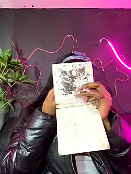 Snapshot of TIFFANYYSTAR chatting on 11.19.25 TIFFANYYSTAR online show from 11.19.25