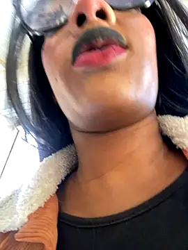 Snapshot of TIFFANYYSTAR chatting on 12.03.25 TIFFANYYSTAR online show from 12.03.25