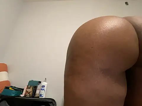 Snapshot of wynterheat chatting on 02.16.25 wynterheat online show from 02.16.25