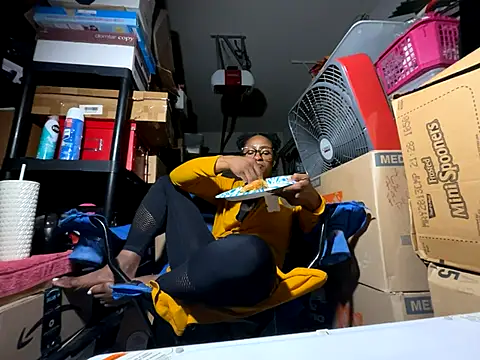 Snapshot of wynterheat chatting on 10.27.25 wynterheat online show from 10.27.25