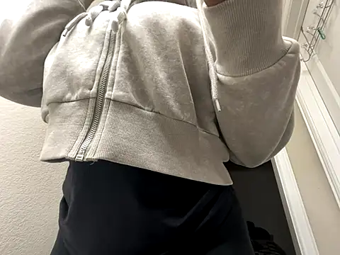 Snapshot of wynterheat chatting on 11.01.25 wynterheat online show from 11.01.25