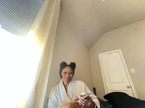 Snapshot of wynterheat chatting on 11.08.25 wynterheat online show from 11.08.25