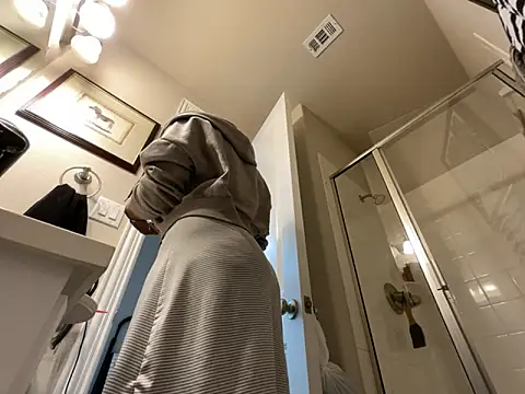 Snapshot of wynterheat chatting on 11.12.25 wynterheat online show from 11.12.25