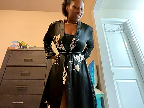 Snapshot of wynterheat chatting on 11.15.25 wynterheat online show from 11.15.25