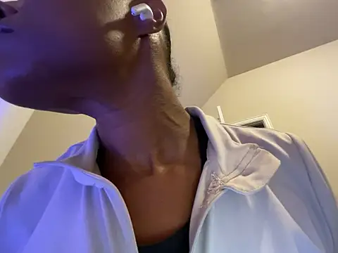 Snapshot of wynterheat chatting on 11.16.25 wynterheat online show from 11.16.25