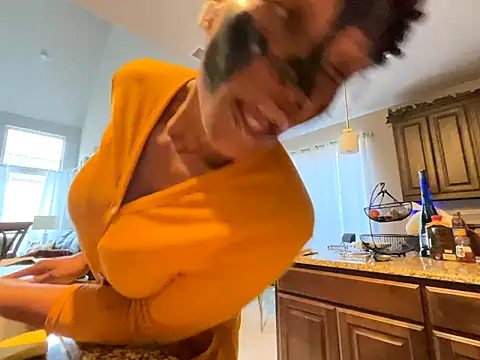 Snapshot of wynterheat chatting on 11.19.25 wynterheat online show from 11.19.25