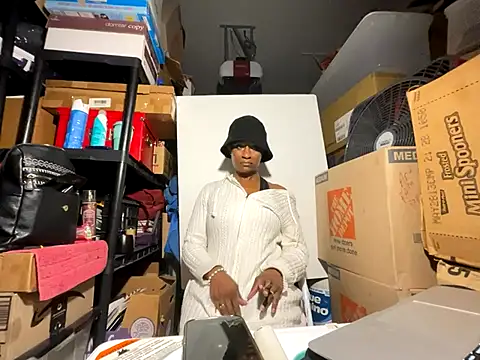 Snapshot of wynterheat chatting on 11.27.25 wynterheat online show from 11.27.25