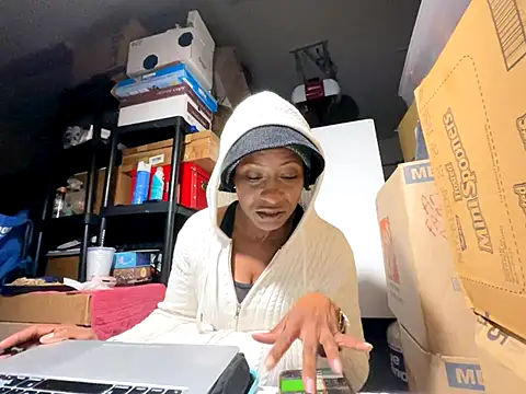 Snapshot of wynterheat chatting on 12.02.25 wynterheat online show from 12.02.25