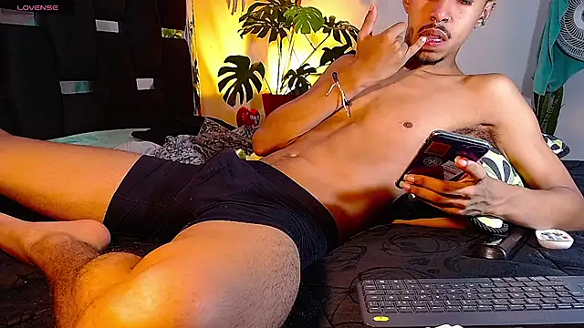 Snapshot of RyanRizzo chatting on 12.05.24 RyanRizzo online show from 12.05.24