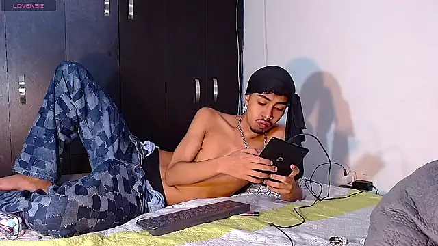 Snapshot of RyanRizzo chatting on 01.05.25 RyanRizzo online show from 01.05.25