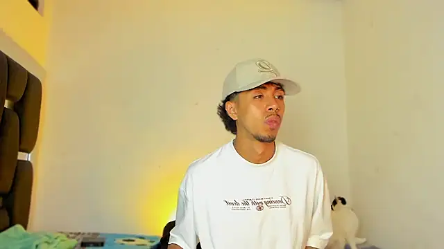 Snapshot of RyanRizzo chatting on 11.03.25 RyanRizzo online show from 11.03.25